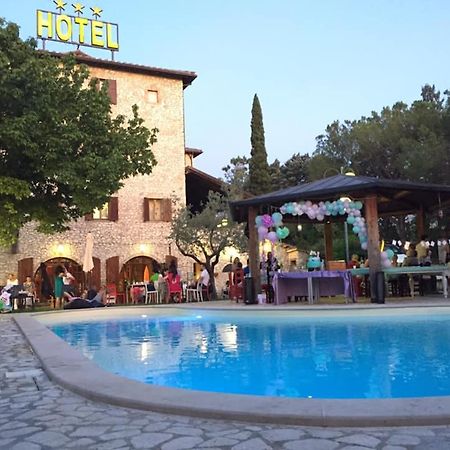Hotel Benedetti Campello sul Clitunno Dış mekan fotoğraf