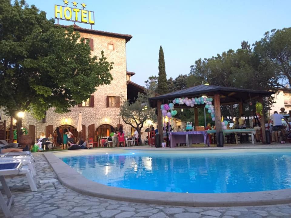 Hotel Benedetti Campello sul Clitunno Dış mekan fotoğraf